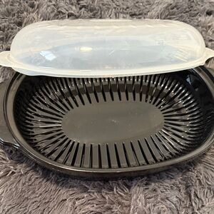 Microwave safe baking , roasting dish . Came with my microwave, never used